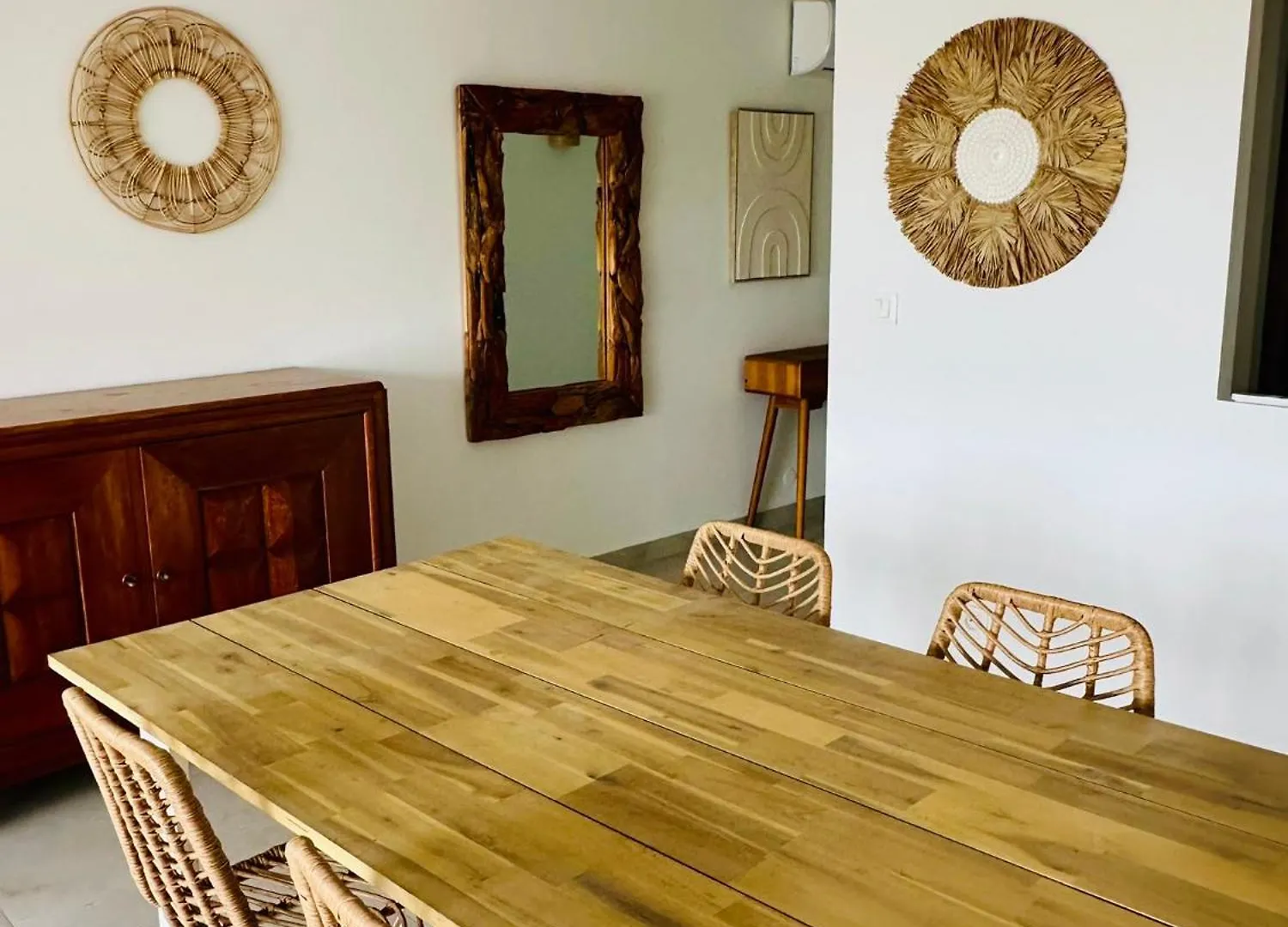 Coco Beach 2 Bedrooms Beachfront Baie Nettle