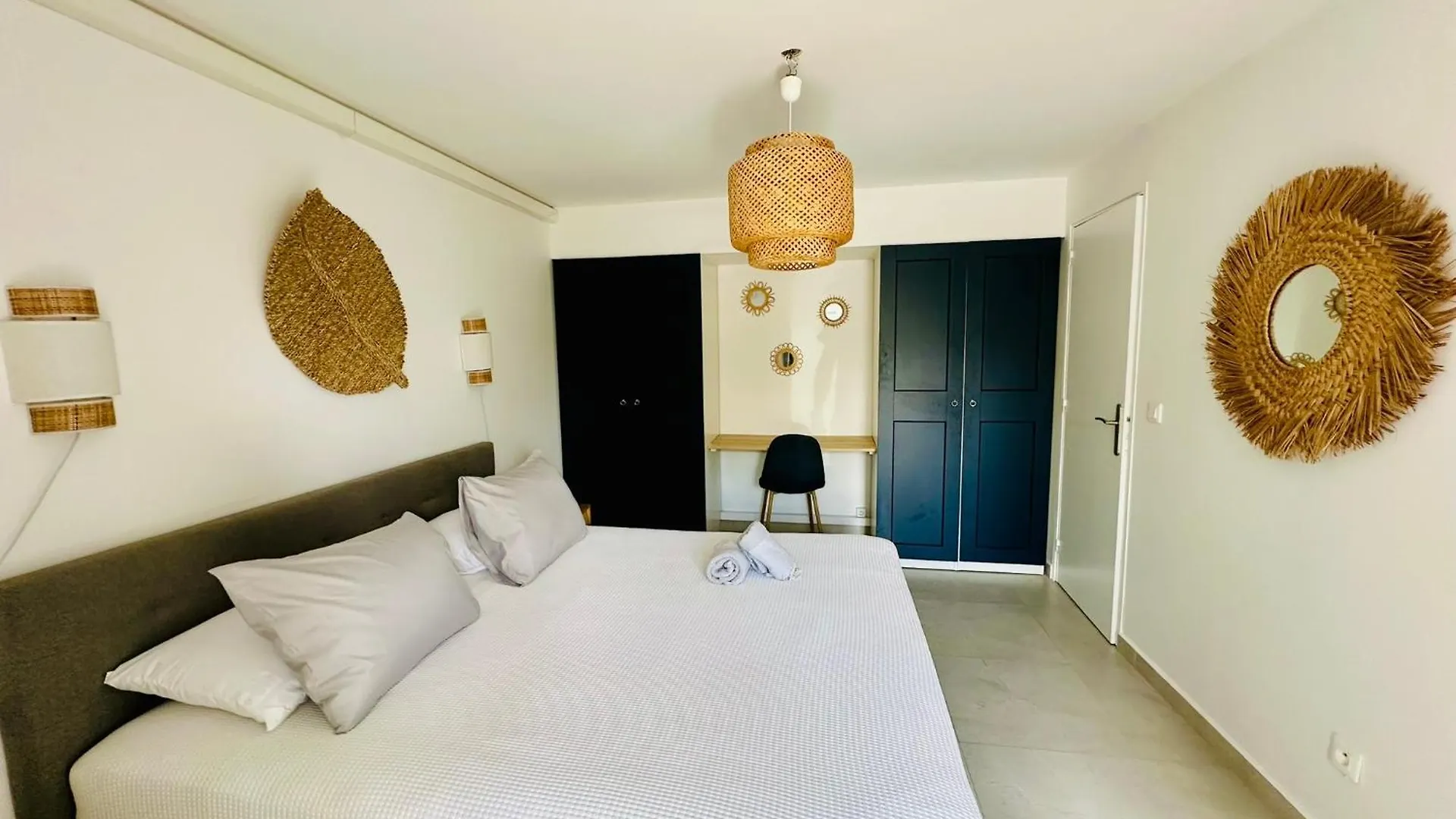 Coco Beach 2 Bedrooms Beachfront Baie Nettle 0*,